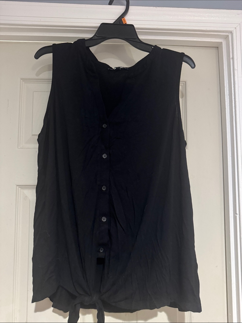 Cable & Gauge Black Sleeveless Button-Front Tie-Hem Top